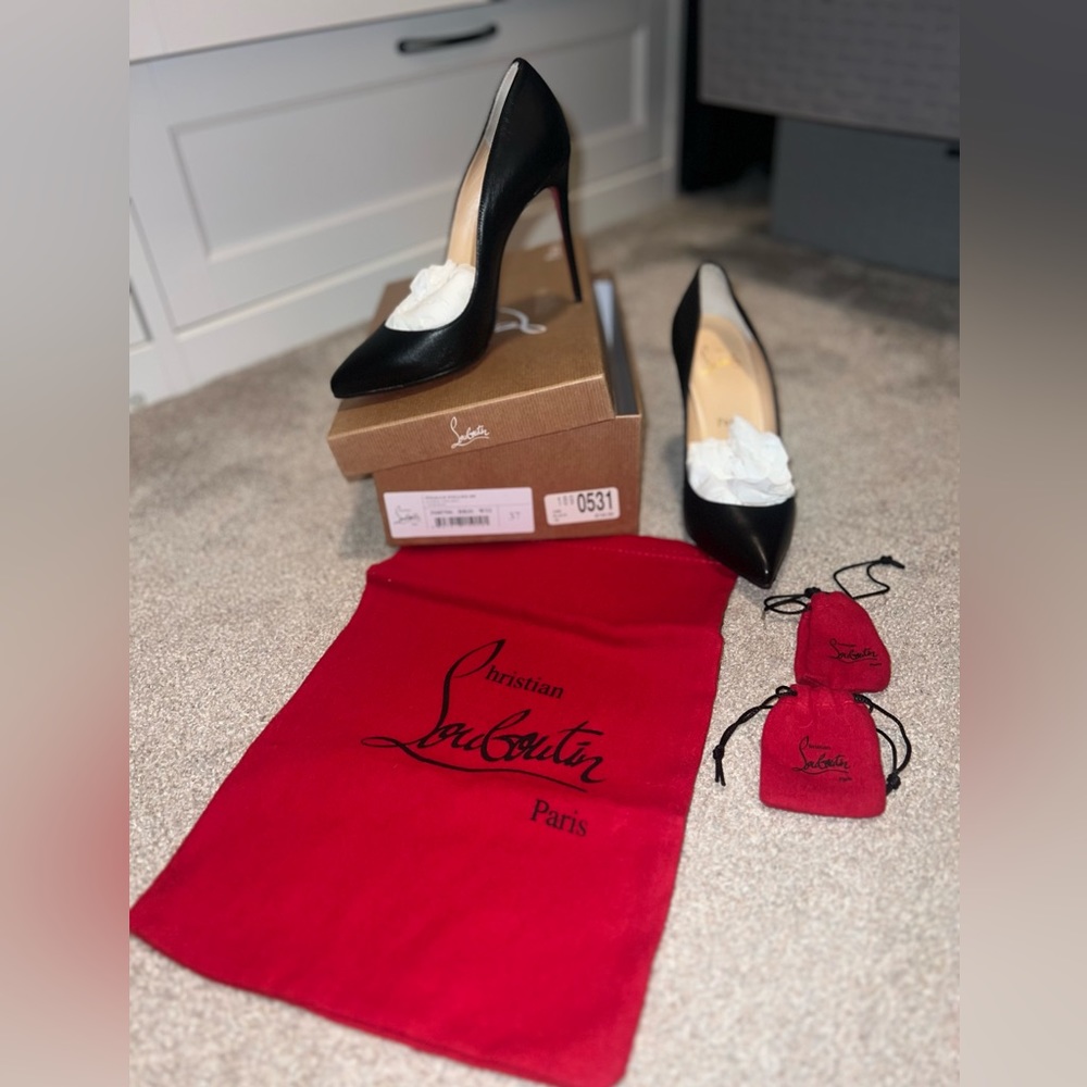 Christian Louboutin pigalle follies 100 nappa shiny black 37.

Comes with box.